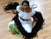 بالصور.. صاحبة أطول شعر فى العالم.. وزنه 42 رطلا وطول جدائلها 55 قدما