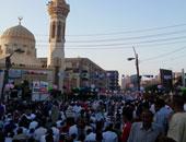 أهالى شبرا يتوافدون على مسجد الخازندار لأداء صلاة العيد