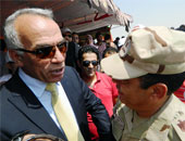 محافظ شمال سيناء يستهل عمله بعد التجديد بلقاء موظفى المحافظة وبحث مشاكلهم