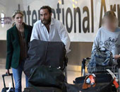 بالصور.. جيمس ميدلتون ودونا إير يصلان لندن بعد قضاء إجازة عائلية