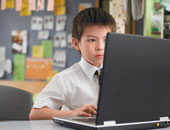 كيف تحمى أطفالك على الإنترنت ومن مخاطر السوشيال ميديا والتطبيقات المخلة