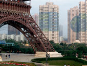 بيير كاردان يهدى مدينة البندقية الإيطالية ناطحة سحاب زجاجية