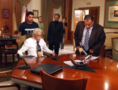 «حكومة شو» أم «شو حكومى».. نظيف ووزراؤه تركوا مشاكل مصر وتفرغوا لمشاهدة برنامج محمود عزب الذى يقلدهم فيه