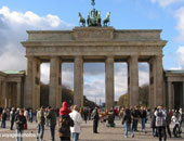 مهرجان برلين لفن المسرح يلغى عرضا مسرحيا بسبب فيروس كورونا