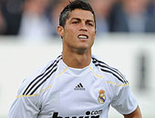 رونالد يهدى أجهزة "آى باد" للعاملين فى الفريق الملكى