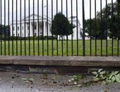 بالصور.. إغلاق البيت الأبيض بعد القبض على شخص تسلق سور المبنى