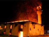 مستوطنون يشعلون النيران بمسجد فى نابلس