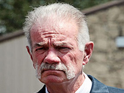 الإفراج عن القس تيرى جونز بعد إحباط محاولاته لحرق نسخ من المصحف