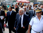 محافظ القاهرة يتفقد وسط المدينة ويطالب بإعادة حديقة الأزبكية إلى طبيعتها