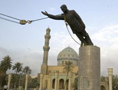 عراقى حطم تمثال صدام حسين: ندمان ويجب محاكمة "تونى بلير"