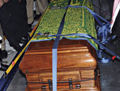 انتهاء صلاة الجنازة على جثمان "الرواس" استعدادا لدفنه بالسيدة نفيسة