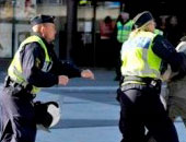 الشرطة السويدية: لصوص يفجرون جدران مبنى لسرقة مكينة صراف آلى