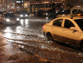 سقوط أمطار كثيفة على طنطا.. والدفع بسيارات لشفط المياه من الشوارع