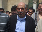 بالصور: "البرادعى" فى أول جولة له بـ "الشارع".. زار خان الخليلى ومسجد السلطان "بن قلاوون ".. وصلى الجمعة فى الحسين وسط حشد جماهيرى وهتافات مؤيديه 