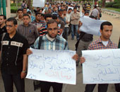 فى الداخل دراسات عشوائية لتشويه صورة الجماعة وفى الخارج أبحاث وكتب أمريكية وبريطانية تطالب الغرب بالحوار مع الإخوان