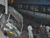 زحام مرورى بسبب سقوط سيارة من أعلى كوبرى أكتوبر وإصابة قائدها