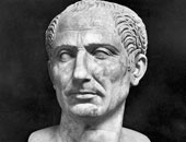 ماذا قال قاتل يوليوس قيصر بعد اغتيال أشهر حكام روما قديما؟