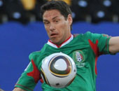 مهاجم المكسيك: الطريقة الوحيدة لإيقاف ميسى "إطلاق النار عليه"