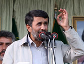 صحيفة إيرانية: أحمدى نجاد يبدأ جولاته الانتخابية بوصف منتقديه بـ"القمامة"