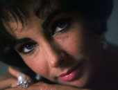 فستان زفاف اليزابيث تايلور وساعة يد شون كونرى فى المزاد 