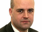 استقالة وزير الدفاع السويدى بسبب"فضيحة" بناء مصنع أسلحة بالسعودية 