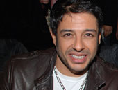 الفنانون يدعون الجماهير للغناء والدعاء والحماس المتواصل 