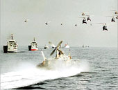 زورق حربى إسرائيلى يخترق المياه اللبنانية ويوجه تهديدا لصيادين