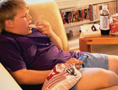 ساعة واحدة أمام التليفزيون يوميا تعزز من مخاطر البدانة بين الأطفال