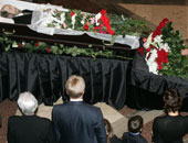 الروس يلقون النظرة الأخيرة على سولجينتسين