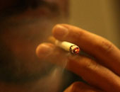 طارق عكاشة: التدخين يزيد من احتمالية الإصابة بالزهايمر