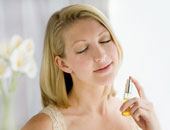 العطور تسبب ألما فى الرأس و"عطس" و"سعال"