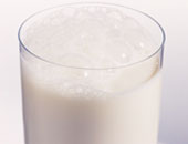 فوائد الحليب الخالى من الدسم للقلب والعظام 
