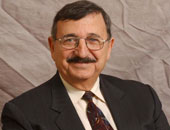 الدكتور مصطفى السيد: أمى كانت مدلعانى  ولا أنسى حضنها الجميل رغم مرور 50 عاما على رحيلها