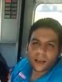 سائق المترو مع طفله خلال القياده سائق المترو مع طفله خلال القياده