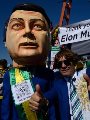 ايلون مايك فى مظاهرات البرازيل