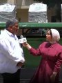 الزميلة مرام محمد خلال حوارها مع  رئيس حي الدقي