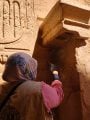 أنامل مصرية تحمي أسرار أبو سمبل قبل التعامد