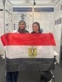 الطالبتان تفخران بعلم مصر