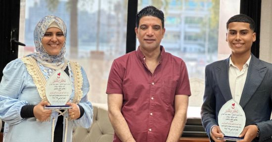 نموذج مشرف.. أم وابنها ينجحان سويا بامتحانات الثانوية العامة فى سوهاج.. صور