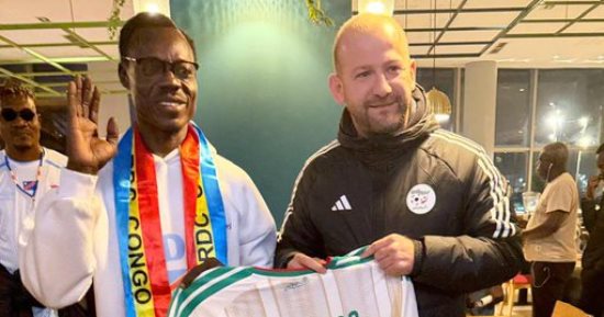 الاتحاد الجزائري يكرم مشجع الكونغو المعروف بالتمثال البشرى