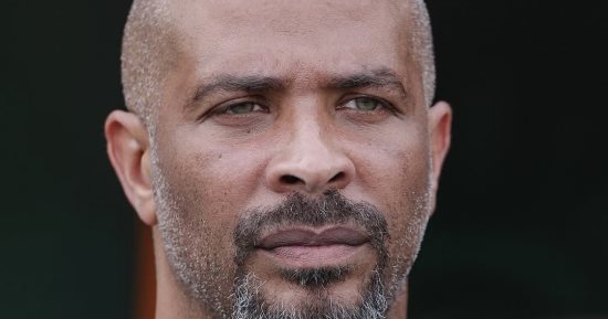 مدرب نيجيريا: مهمتنا الفوز أمام الجزائر ولن أتحدث عن أزمات اللاعبين