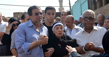 رجاء حسين وضرتها دينا واصف وهى بتقول لها يا ماما.. شاهد لقاءهما بالفيديو    