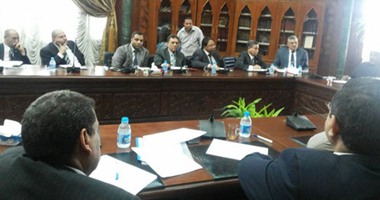 مستشفيات جامعة الأزهر تبحث مشكلة نقص العمالة والتمريض مع شومان