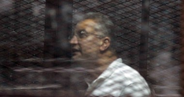 قاضى "إهانة القضاء" يكلف بمتابعة حالة عصام سلطان الصحية عقب إغمائه