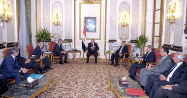 "محلب" يبحث مع وفد إيطالى سبل تعزيز الاستثمارات فى مصر