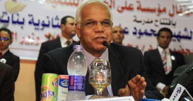 محافظ القاهرة يجتمع مع نوابه ورئيس هيئة النظافة للتشديد على رفع المخلفات