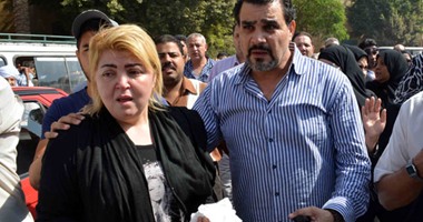 الفنانون يشيعون جنازة والد الفنانة مها أحمد