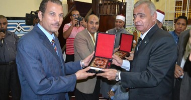 بالصور.. محافظ السويس يفتتح مسجد بلال بن رباح بــ"الأربعين"