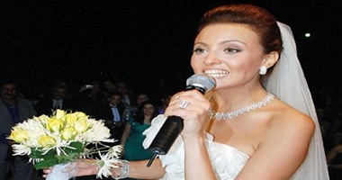 الفنانة بشرى تتبرع بفستان زفافها لصالح الأعمال الخيرية