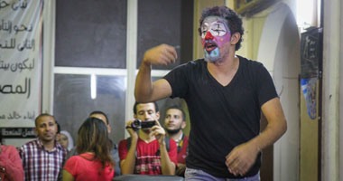 مها نور تكتب : مسرح الزمان دنيا يحكمها البهلوان